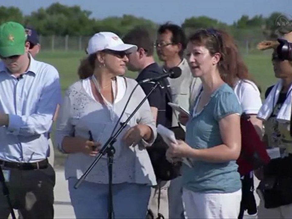 [STS-135] TCDT - Launch Pad Q&A Session (Video File, Alternate Views)