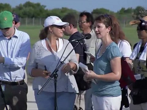[STS-135] TCDT - Launch Pad Q&A Session (Video File, Alternate Views)