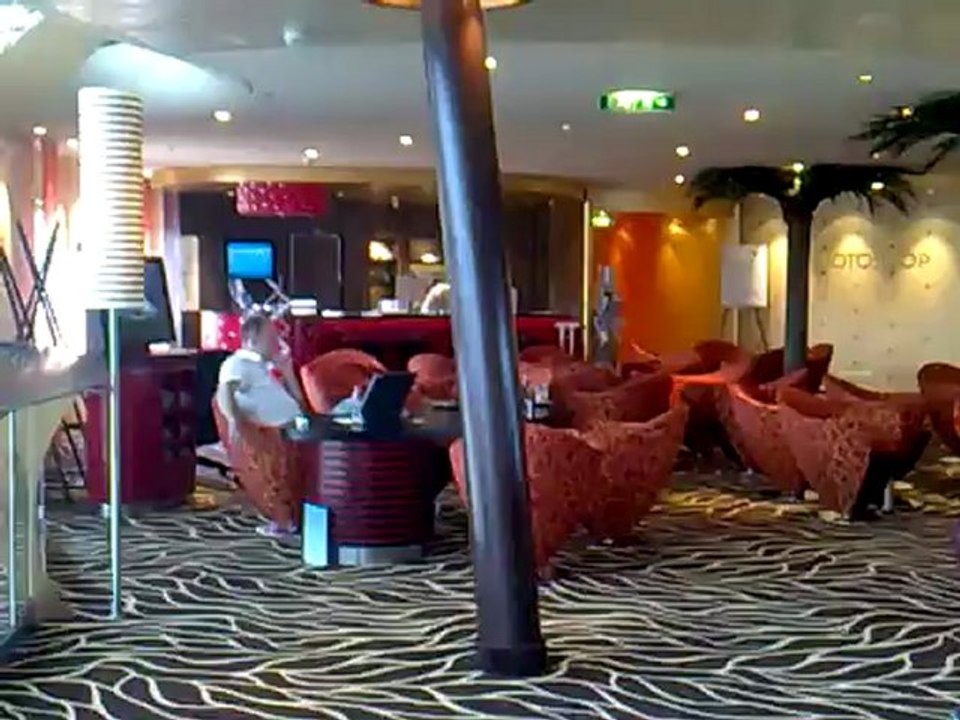 AIDAmar Hamburg Hafen Taufe Kreuzfahrt Schiff Kreuzfahrten Dagmar Schipper TUI TRAVELStar