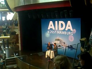 AIDAmar Hamburg Hafen Taufe Kreuzfahrt Schiff Kreuzfahrten Dagmar Schipper TUI TRAVELStar