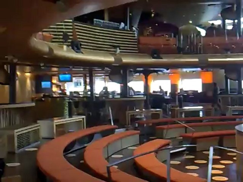 AIDAmar Hamburg Hafen Taufe Kreuzfahrt Schiff Kreuzfahrten Dagmar Schipper TUI TRAVELStar