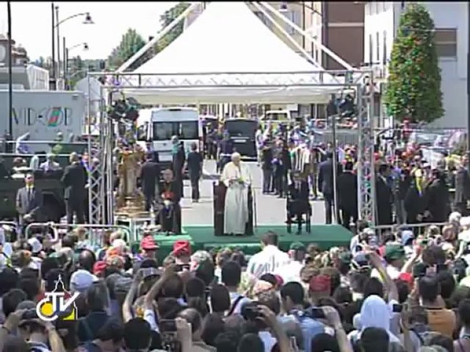 Benedict al XVI-lea către sinistraţi: Biserica vă este alături!