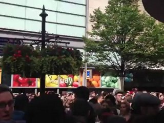 ANGRY MAN SMASHES UP T-MOBILE SHOP MANCHESTER