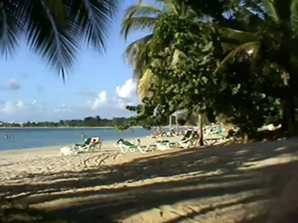 Jameika RIU Palace Tropical Bay mit Blick auf das RIU Clubhotel Negril am Strand vom Meer aus