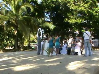 Video herunterladen: Jameika RIU Palace Tropical Bay Hochzeit Heiraten am Strand im Luxushotel mit Sonnenuntergang