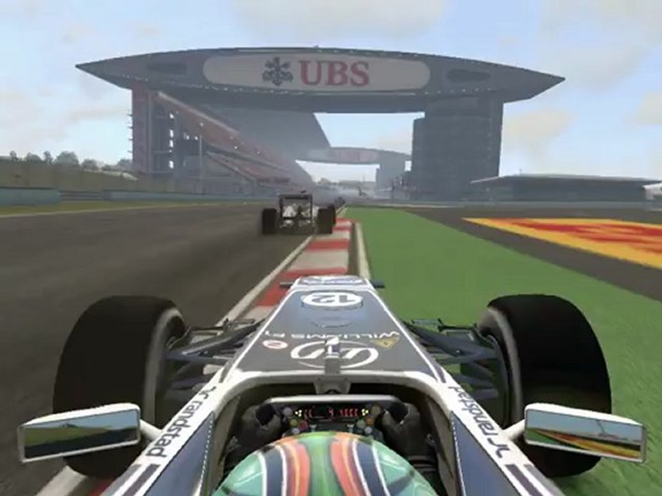 F1 2011 - GP de Chine - Kier (moi) vs Barrichello (2) et Petrov (onboard)