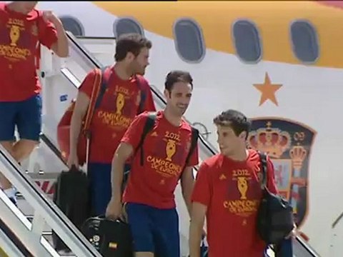 La selección llega a Barajas con la Copa de Europa