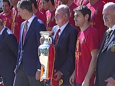 Spanish king hails Euro 2012 victors