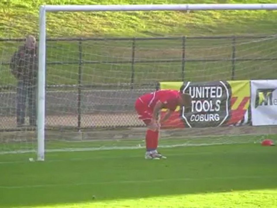 FOOT : un but accrobatique à ne pas rater (02.07.2012)