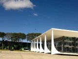 Brasilia : Mirage 2000 détruit les vitres du Supremo Tribunal Federal