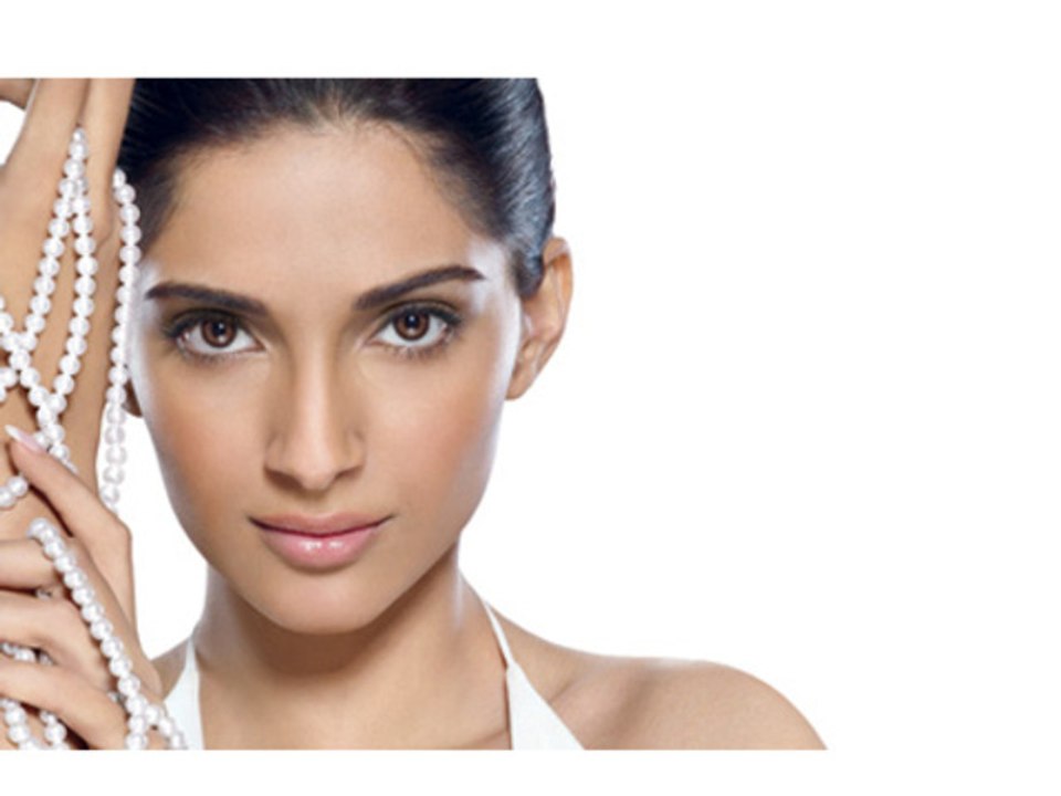 Fashionista Sonam Kapoor To Dress Down - Bollywood Babes