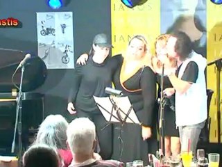 Ρεμπετομπλούζ Βασίλης Παπακωνσταντίνου