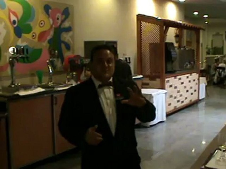 Clubhotel Riu Buena Vista singender Kellner Teneriffa Riuhotel Bilder Fotos www.Fella.de