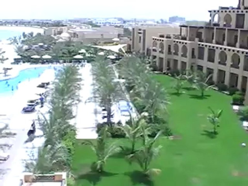 Ras Al Khaimah Hilton Beach Resort und Spa Pool Strand Luxushotel Strandhotel
