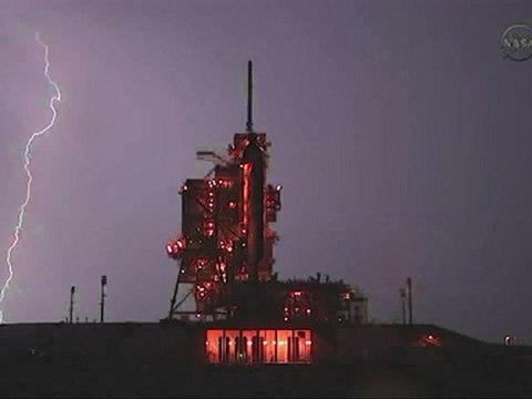 [STS-134] Lightning Strikes Around Pad 39A as RSS Retract Is Delayed