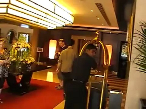 Gloria Hotel Stadthotel Rezeption Dubai Stadthotel günstig VIP-Reisen.de