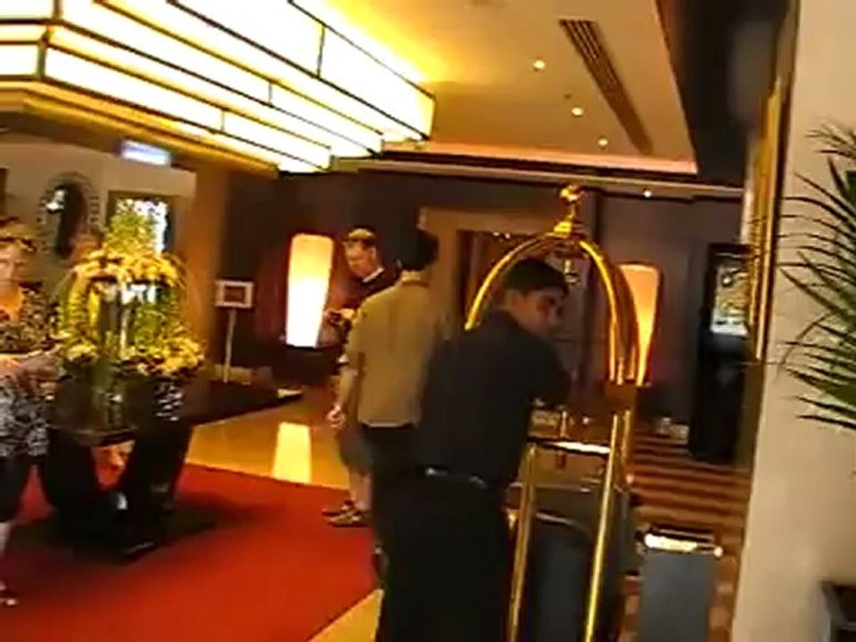 Gloria Hotel Stadthotel Rezeption Dubai Stadthotel günstig www.VIP-Reisen.de