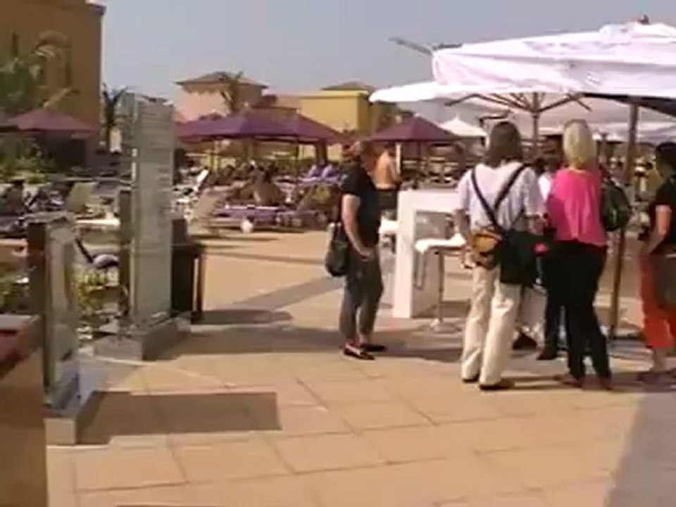 Mövenpick Jumeirah Hotel Pool Dubai nähe The Palm StrandhoLuxushotel 5 Sterne