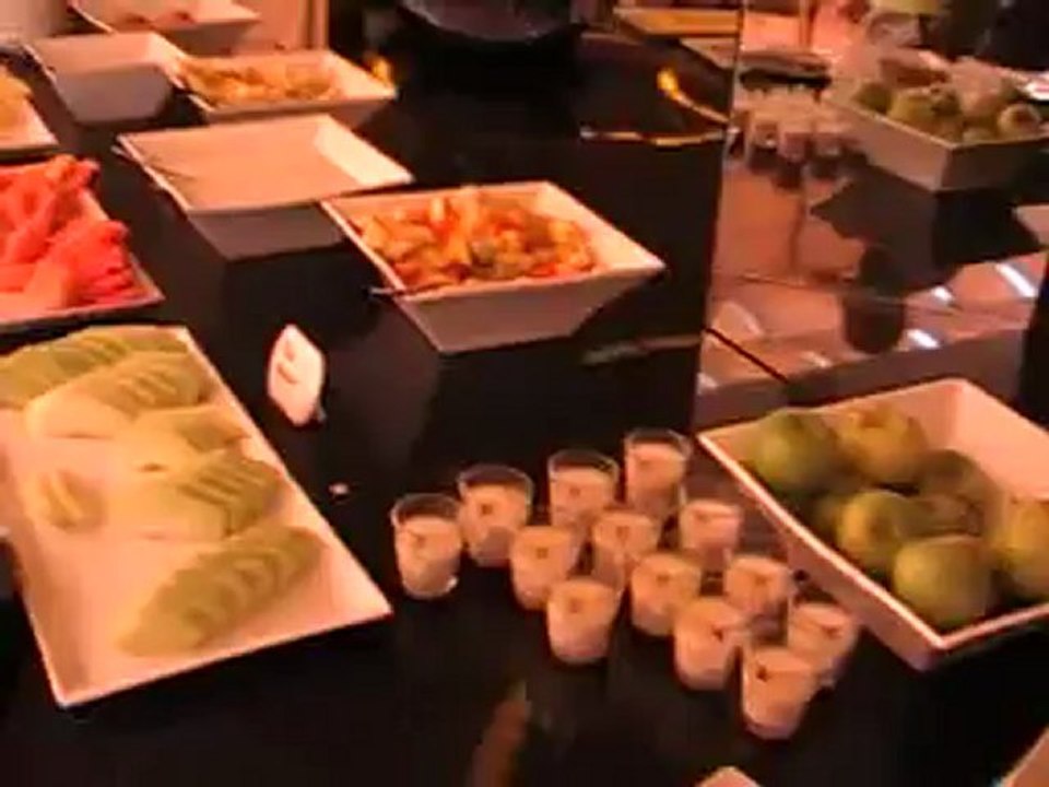 Mövenpick Jumeirah Hotel Dubai Frühstücksbuffet nähe The Palm Strandhotel Luxushotel 5 Sterne