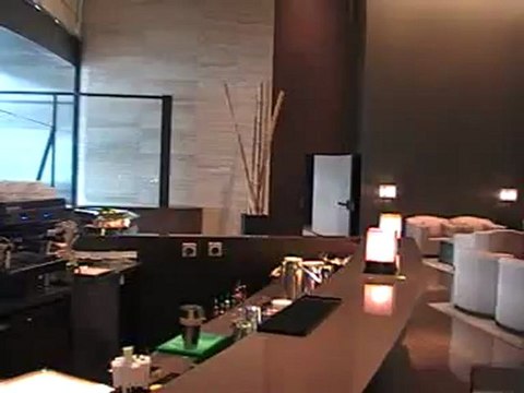 Armani Hotel Dubai Luxushotel Speisesaal Bar im Burj Khalifa Dubai VIP-Reisen.de