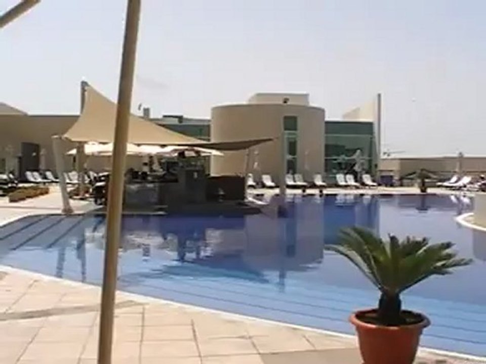 Intercontinental Hotel Pool Schwimmbad  Abu Dhabi Strandhotel neben dem Emirates Palace