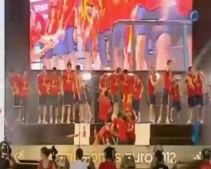 Reina anima la fiesta de 'La Roja'