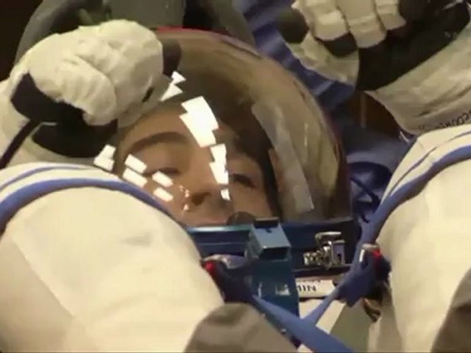[ISS] Crew Suit Up Before Launch