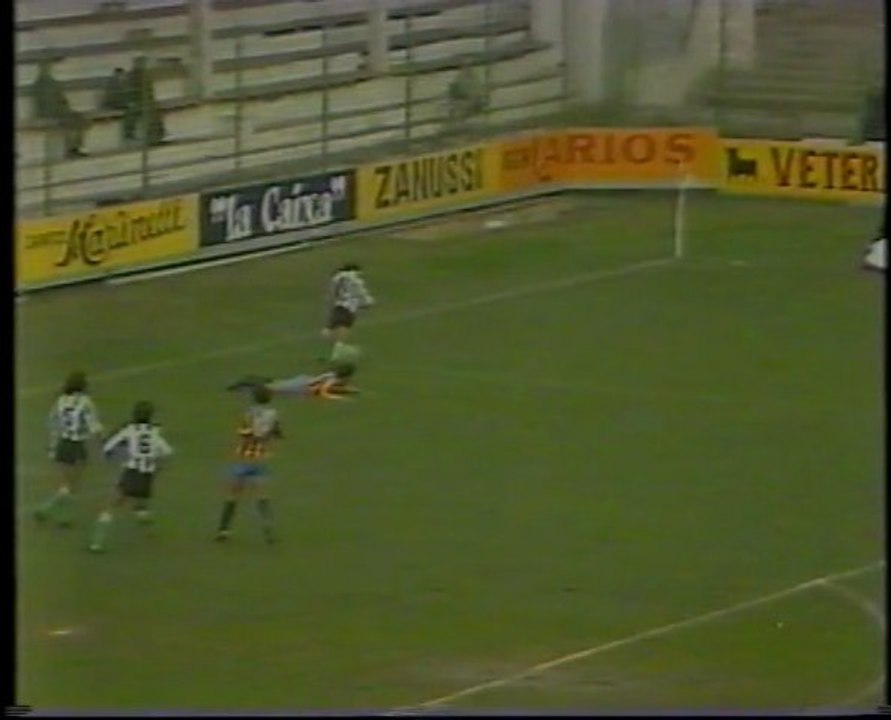 1982.11.28: Racing de Santander 4 - 1 Valencia CF (Resumen)