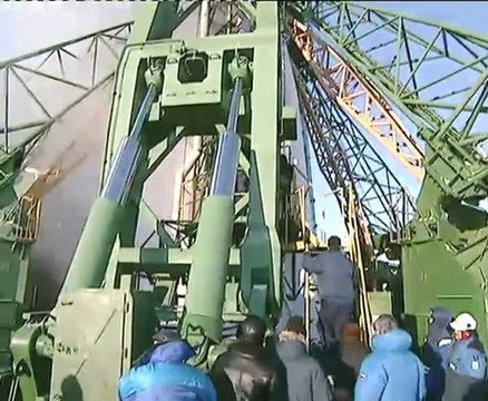 [ISS] Expedition 30 Crew Reach Launch Pad & Enter Soyuz