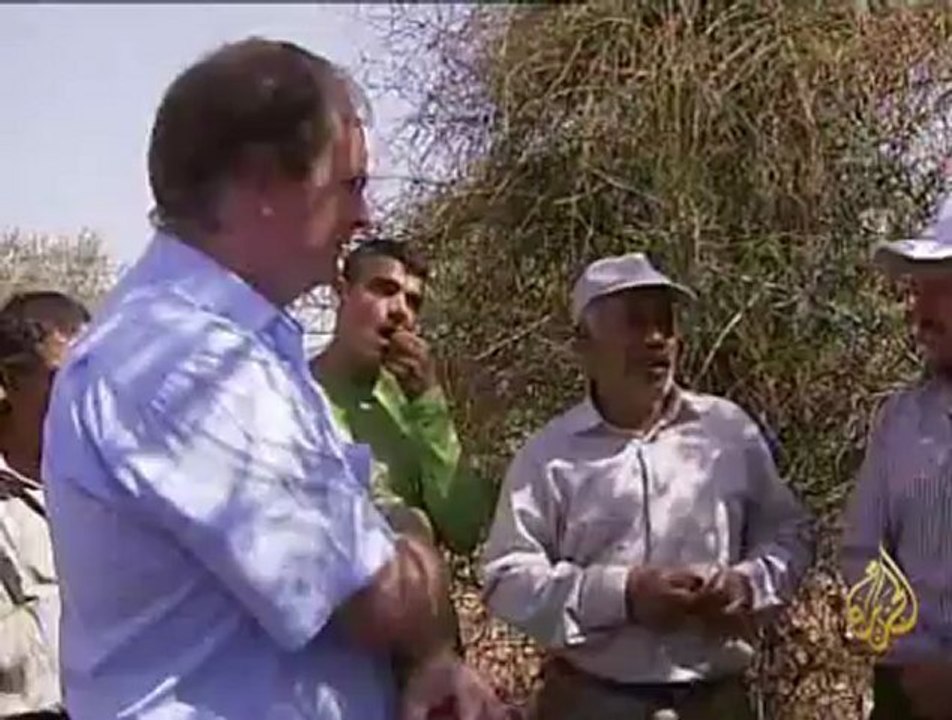 مستوطنون يعتدون على مزارعين فلسطينيين
