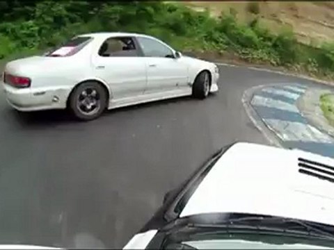 Drift sur le circuit Ebisu en sens-inverse