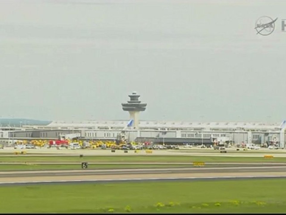 Shuttle Discovery Arrives At Washington D.C.