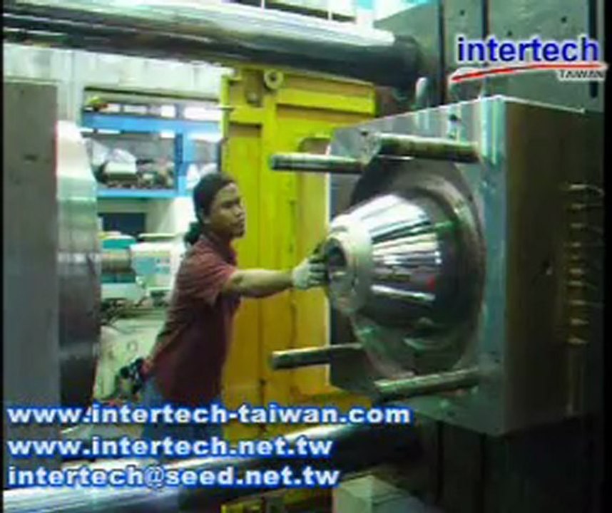 collapsible core mold