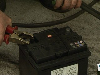 Comment démarrer une voiture avec des câbles ?