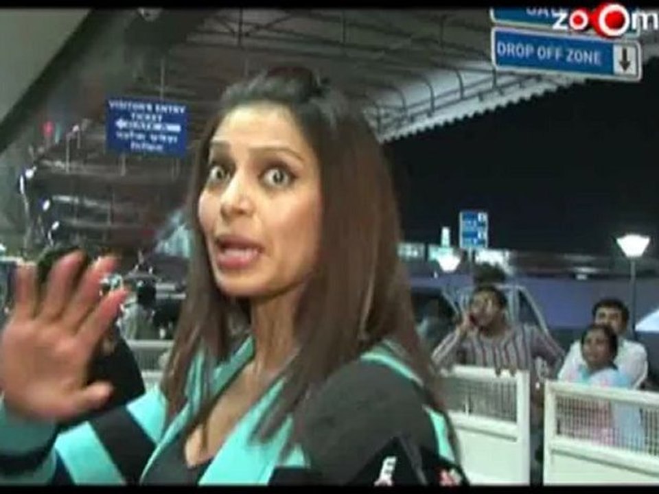 Bipasha Basu apparently doesn't talk to Esha Gupta on the sets of 'Raaz 3'