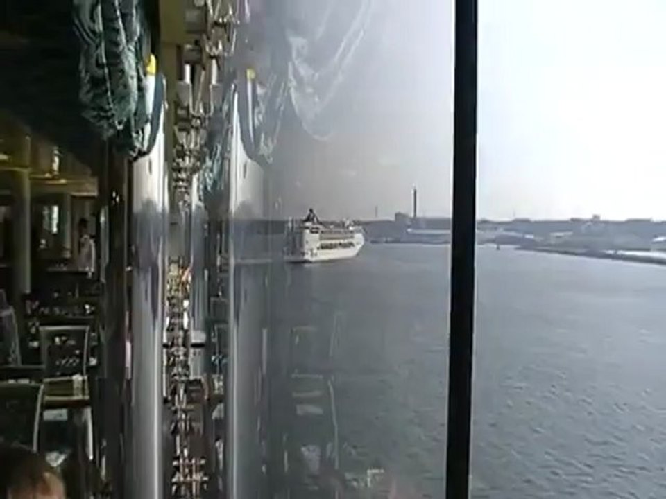 msc Opera in Kiel im Hafen wie Sie einparkt von aussen MSC Kreuzfahrten MSC Schiffe