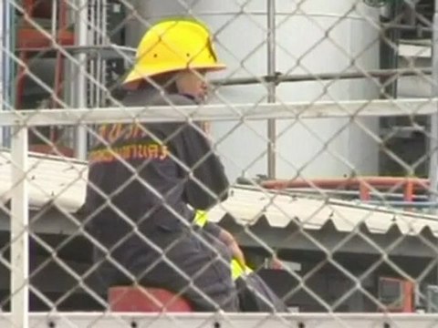 Bangkok oil refinery up in flames