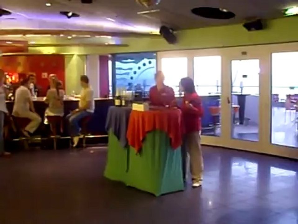 AIDAvita Kreuzfahrten Clubschiff im Mittelmeer Bingo spielen