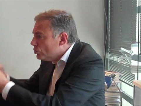 Pour Eric Brunet, les socialistes doivent diminuer le nombre de fonctionnaires au lieu d’augmenter les impôts.