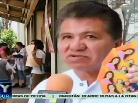 México: Tumultos en Soriana para canjear tarjetas priístas