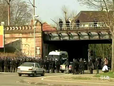 Miles de anti-sistema provocan disturbios en Estrasburgo