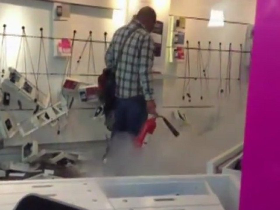 Manchester : mécontent, il ravage une boutique T-Mobile
