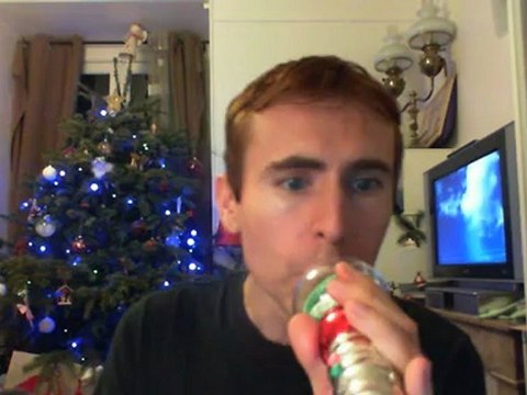 Wiwi égratigne ein Indiojunge aus Peru de Katja Ebstein