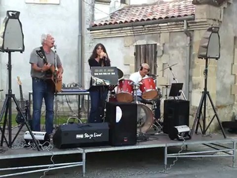 1 Dedicace à Momo Cri-Cri et Mélanie ... Groupe Orchestre fêtes en tous genres.