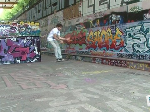 Trotinette Freestyle: bar spin