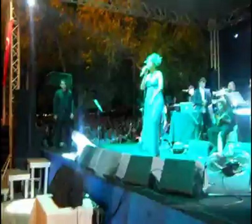 Gülben Ergen Karamürsellilerle Buluştu