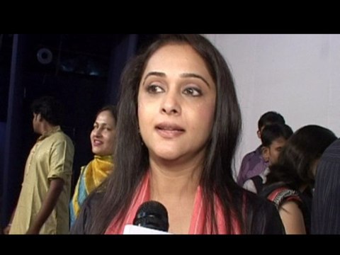 Veteran Marathi Actor-Director Mrunal Kulkarni Talks About Her New Character - Rajshri Marathi Exclusive