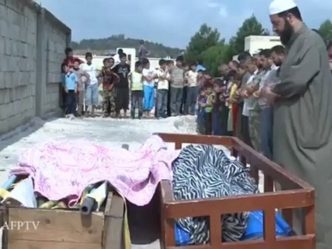 En Syrie, images exclusives de combats dans la forteresse le Crac des Chevaliers tenue par les insurgés