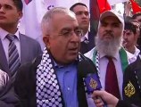 الفلسطينيون يواجهون القوات الاسرائيلية في بلعين