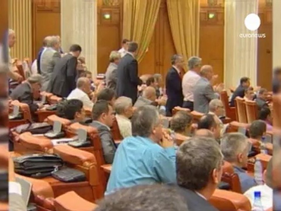 Parlamento rumano inicia proceso para destituir a Basescu